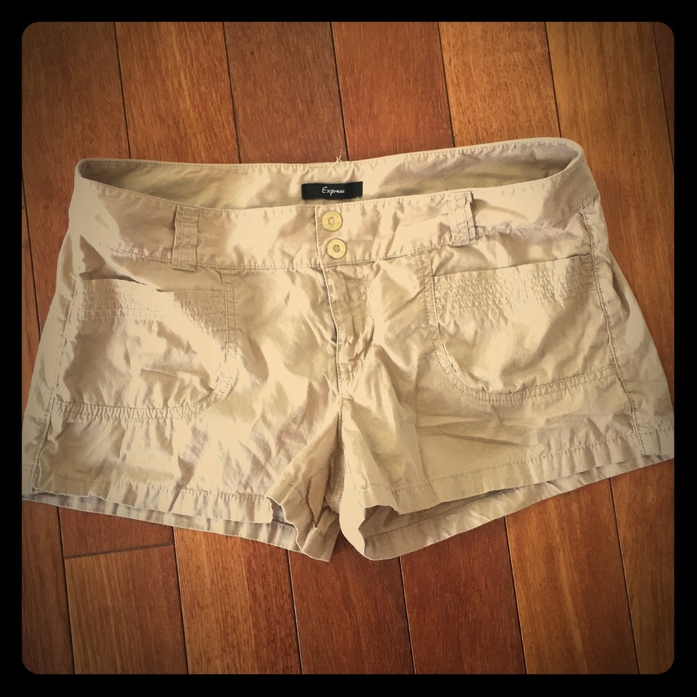 🍋 5 for $25 Express Khaki Shorts